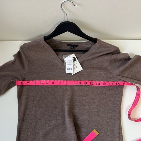 Lord & Taylor 100% Merino Wool V-Neck Sweater Size S - Picture 7 of 10